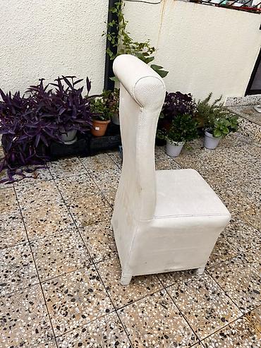 bayraq dirəyi: Ağ rəngli, yüksək arxalı yemək/oturma otağı stulu. Xüsusiyyətlər: - — 1