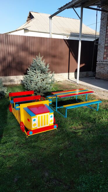 Другие товары для детей: Качели для детского садика. Машина для игровой площадки.На фото наши