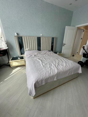 islenmis qapi: Divan, İşlənmiş, Bazasız
