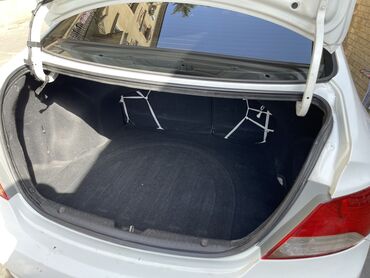 Hyundai: Hyundai Accent: 1.6 l | 2011 il Sedan — 25