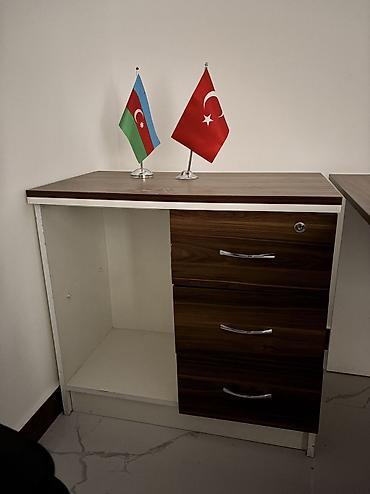 berde is: Müdir stolu / İş masası: geniş, ikirəfli ön panel və saxlama bölmələri — 5