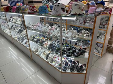 детский надувной бассейн: Продается готовый бизнес в торговом центре . Детская обувь и шапки