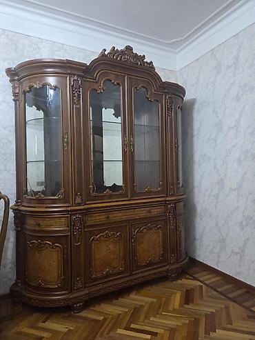 Klassik üslubda vitrin-bufet - Material: massiv ağac və təbii ağac