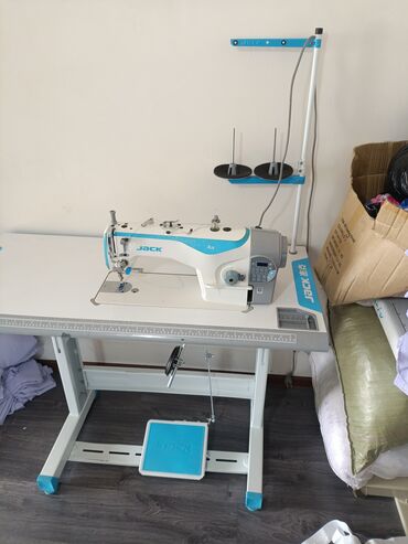 швейные иашинки: Швейная машина Jack, Компьютеризованная, Автомат