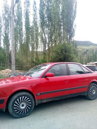 дешёвый машина: Продается автомобиль Audi 100 в красном цвете. Этот седан с