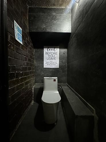 Продажа помещений свободного назначения: 🏢 Продаётся коммерческое помещение на первой линии в центре города 📍 — 7