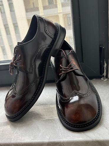 Ayaqqabılar: Kişi klassik ayaqqabısı – broq naxışlı, “wingtip” dizayn - Rəng: tünd — 1