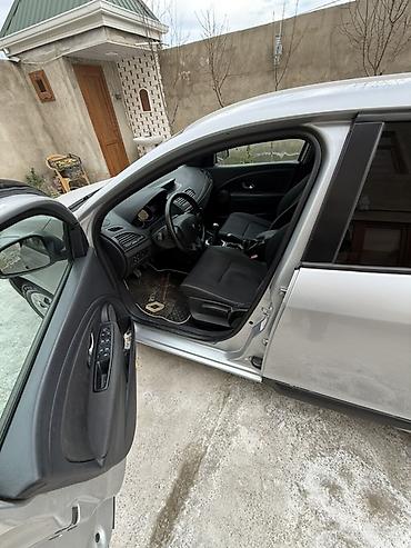 Renault: Renault Megane III, gümüş rəngli hetçbek. Texniki xüsusiyyətlər və — 3