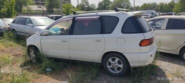 Воспитатели: Toyota Ipsum: 2000 г., 2 л, Автомат, Бензин, Минивэн