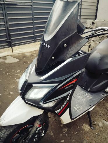 Скутеры: Скутер Yamaha, 150 куб. см, Бензин, Б/у