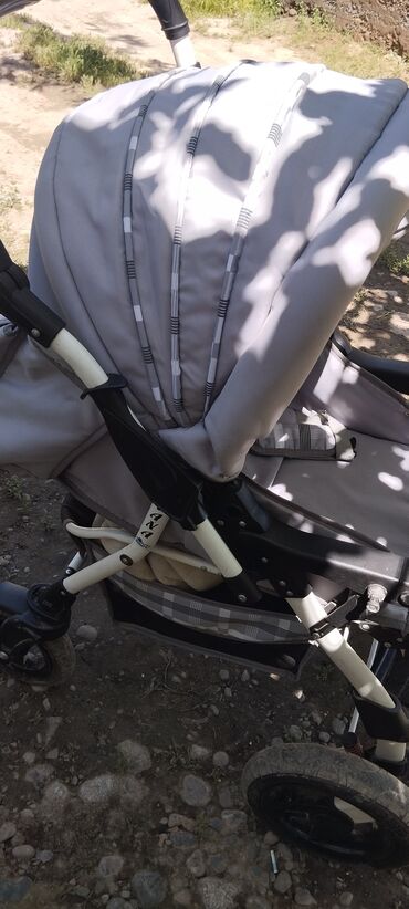 детская летняя коляска: Коляска, цвет - Серебристый, Б/у