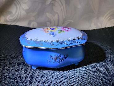 Ostali antikviteti: Satula Martinroda porcelan Nemacka iz 70ih godina. Porcelanska satula — 2