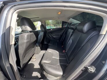 Volkswagen: Volkswagen Passat: 2 l | 2010 il Sedan — 15
