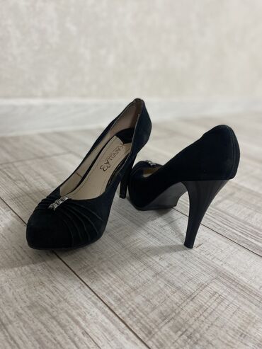 женский сапаги: Туфли 35, цвет - Черный
