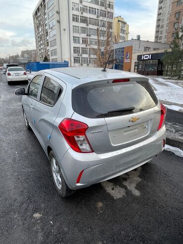 продаю шевролет: Chevrolet Spark: 2019 г., 0.1 л, Вариатор, Бензин, Хэтчбэк