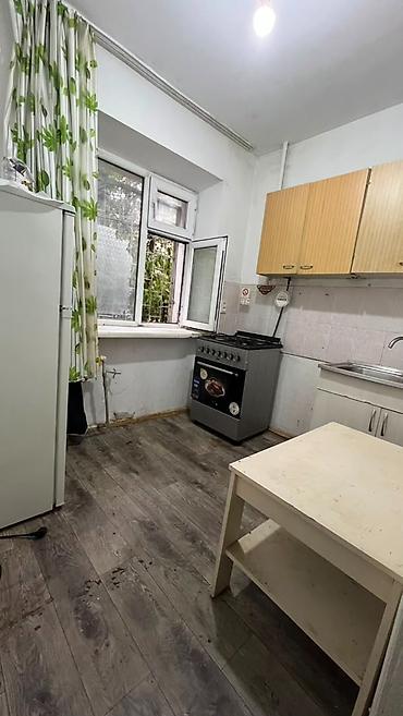 чолпон аиа: 3 комнаты, 49 м², Хрущевка, 1 этаж, Старый ремонт — 1