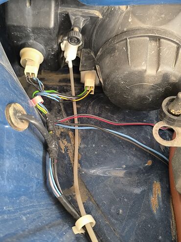 VAZ (LADA): VAZ 2107, mavi rəngli sedan Xüsusiyyətlər: - Kuzov: sedan, klassik — 3