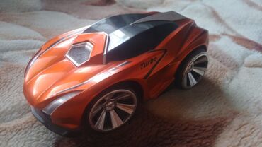 Oyuncaqlar: Uşaq oyuncaq maşın. Pultlu maşın deyil. Təkərləri rezindir, yaxşı