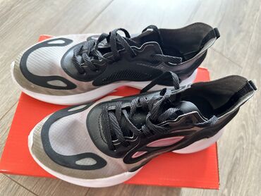 Women's Sneakers and athletic shoes: Lining кожа, почти новая, в отличном состоянии