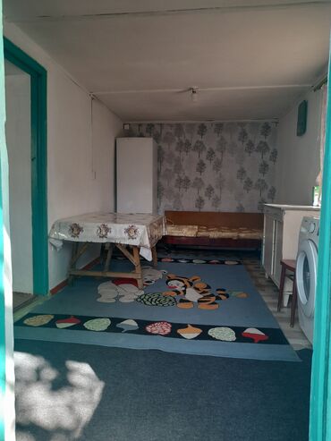 дом продаю в бишкеке: Сдается половина дома с меблировкой и базовой техникой. Планировка и