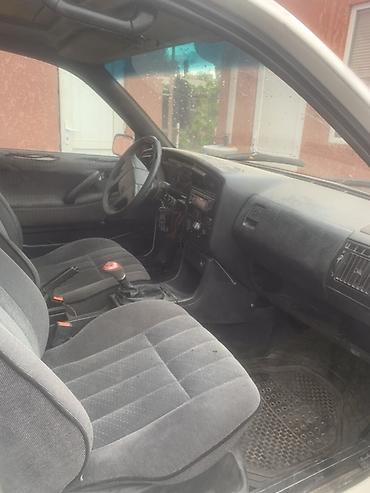 аваринные машины: Volkswagen Passat: 1993 г., 1.8 л, Универсал — 8