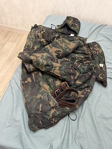 охотничий одежда: Камуфляжный зимний комплект: куртка-парка с капюшоном и поясные ремни — 1