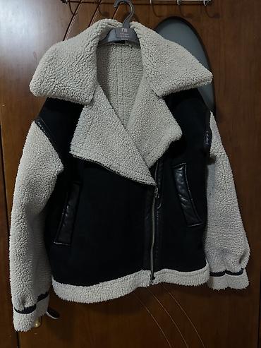 Qışlıq unisex şerpa üslublu qısa gödəkcə - Rəng: qara gövdə, qırıq-ağ