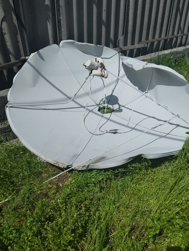 Находки, отдам даром: Отдам спутниковую антену, упала с крыши от ветра отдам за кг сахара