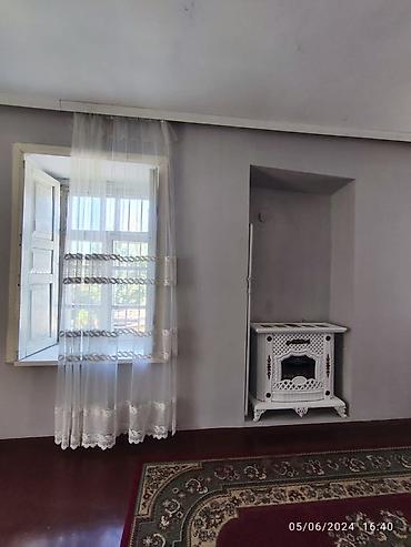Аренда домов: Ailəyə verilir. Xudat şəhəri 1 May küçəsində, 2 nömrəli məktəbin — 10