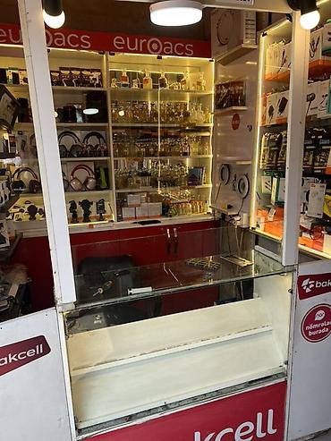 Будки, киоски: Mobil aksesuar və ətir köşkü – vitrin və avadanlıq komplekti - — 1