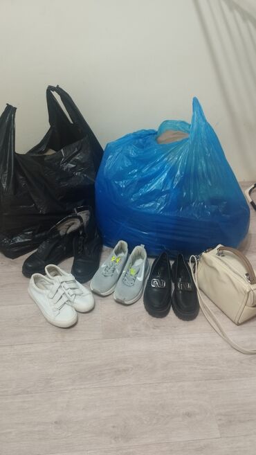 волейболный кросовка: Женские одежды,отдам даром