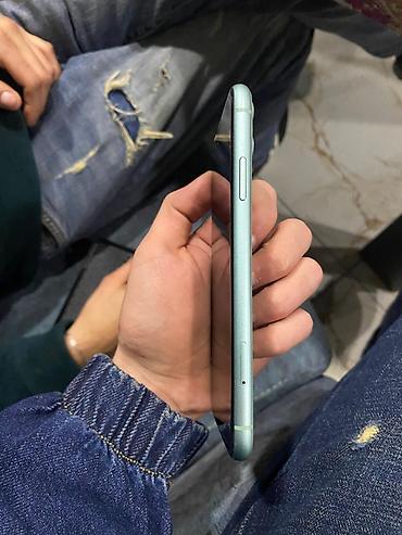 Apple iPhone: IPhone 11 — 4