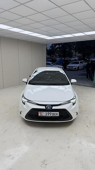 Toyota Corolla: 2023 г., 1.8 л, Вариатор, Гибрид, Седан