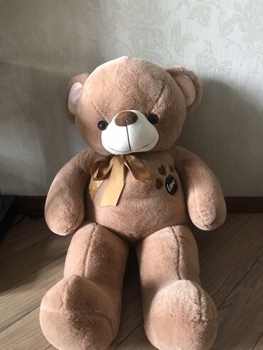большие плюшевые игрушки: Продаю плюшевого медведя