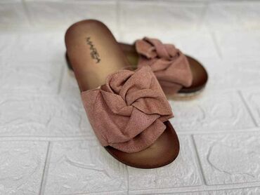 Papuče: 36-40
1600 din
Roba sa kosova na lalafo.rs — 3 Papuče: 36-40
1600 din
Roba sa kosova — 3