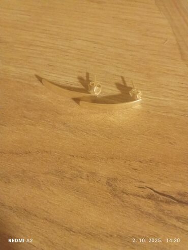 Prstenje: Srebrne minđuše sa kukicom i privjeskom u obliku suze. Centralni deo na lalafo.rs — 7 Prstenje: Srebrne minđuše sa kukicom i privjeskom u obliku suze. Centralni deo — 7