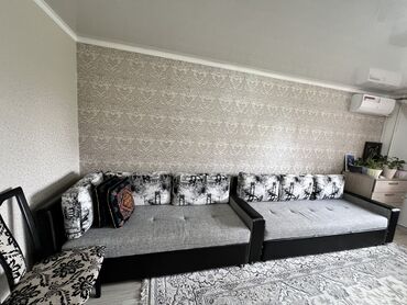 серая мебель: Диван-кровать, цвет - Серый, Б/у