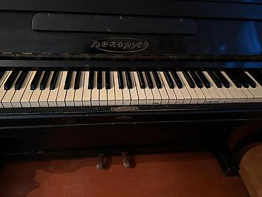 Belarus markalı akustik pianino - Model: “Беларусь” upright pianino -