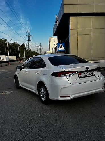 Продажа авто: Toyota Corolla: 2021 г., 1.8 л, Вариатор, Гибрид, Седан — 4