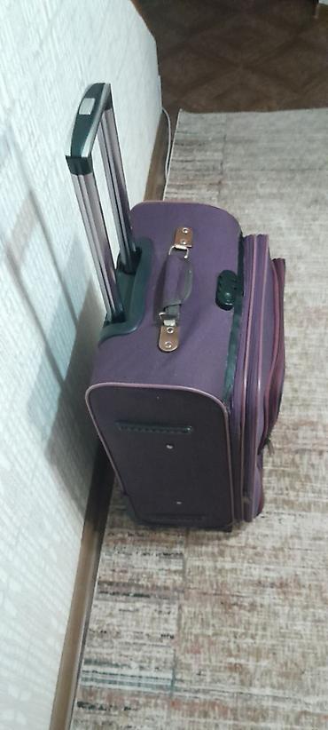 Чемоданы: Чемодан, Б/у, Материал: Полиэстер, Средний (40 - 70 л), На колесах, С внешними карманами, С выдвижной ручкой — 7