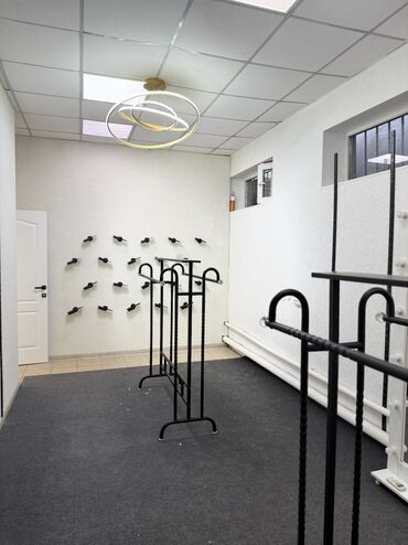 Бутики: Сдаю Бутик, 30 м², С ремонтом, Действующий, Без оборудования — 15