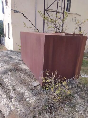 Baklar və çənlər: Satılır: metal su/yanacaq çəni - Material: qalın divarlı, qaynaq — 10