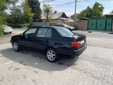 Volkswagen: Volkswagen Vento: 1994 г., 1.8 л, Механика, Газ, Седан