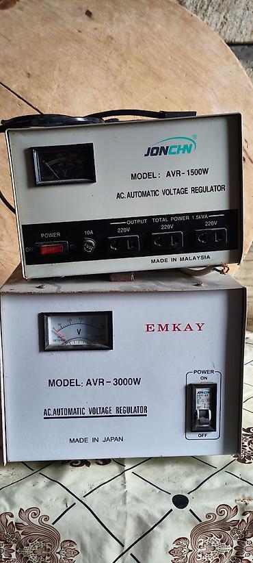 ikinci el pec: AC Gərginlik Stabilizatorları – 2 ədəd 1) JONCHN AVR-1500W - Tip: AC — 1