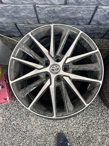124 e500: Комплект из 4 оригинальных литых дисков Toyota с шинами. - Диаметр — 6