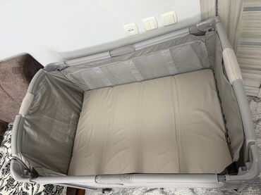 Манежи-кровати: Манеж-кровать, Б/у, Складной — 8