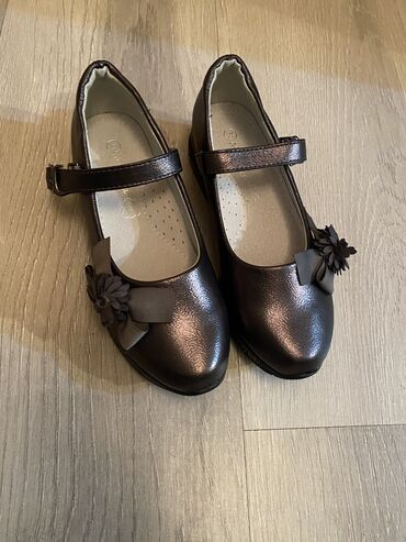обувь puma: Туфли новые от фирмы котенок 
31 размер 
Цена - 600 сом