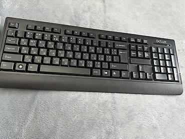 Delux tam ölçülü klaviatura - Tam ölçülü layout: funksional F1–F12