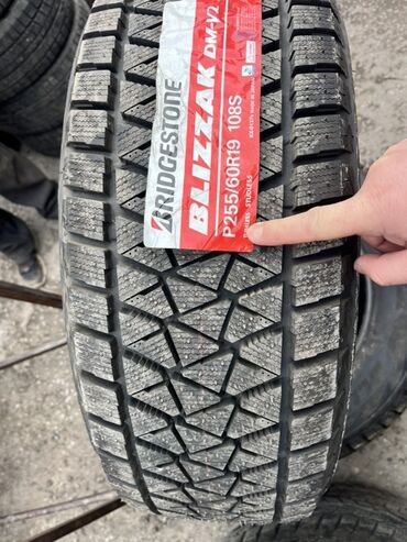 зимние шины на мерс: Шиналар 255 / 60 / R 19, Кыш, Жол тандабастар (АТ/МТ), Жапония, Bridgestone