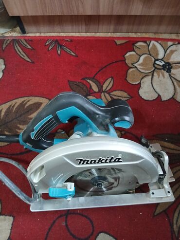 идиш аяк б у: Циркуль түрүндөгү араа